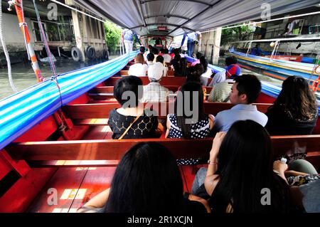 Il servizio di barca Saen Saep Express nel centro di Bangkok, Thailandia. Foto Stock