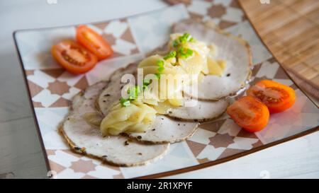 Roastbeef con insalata e mela. Foto Stock