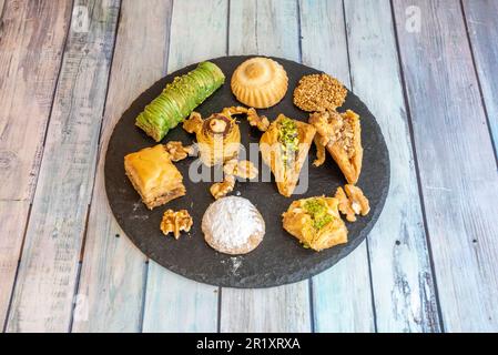 Il baklava era uno dei dolci più popolari della cucina ottomana, si può trovare con diversi nomi anche nella cucina turca, iraniana e araba Foto Stock