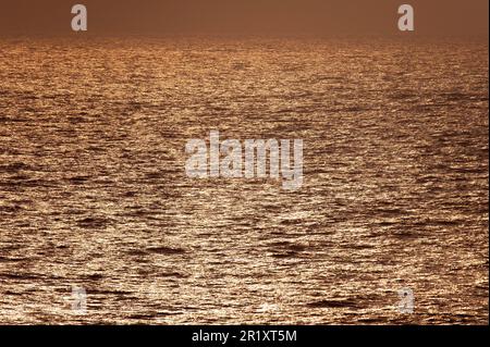 Alba sul Mare del Nord a Marsden Bay Foto Stock