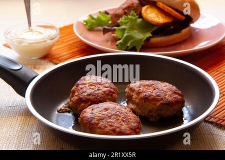 Bistecche russe (Filetes rusos) - sono simili a una normale bistecca di hamburger. In realtà, molte persone li chiamano hamburger spagnoli. Foto Stock