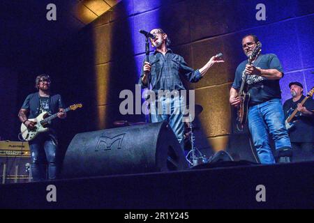 Olivier Mas, Christian Surville, jamming con Red Beans & Pepper Sauce in concerto agli inviti Festival. Nissan-lez-Enserune. Occitania, Francia Foto Stock