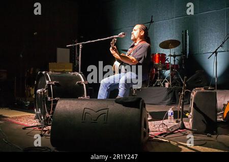 Olivier Mas in concerto al Festival inviti. Nissan-lez-Enserune. Occitania, Francia Foto Stock