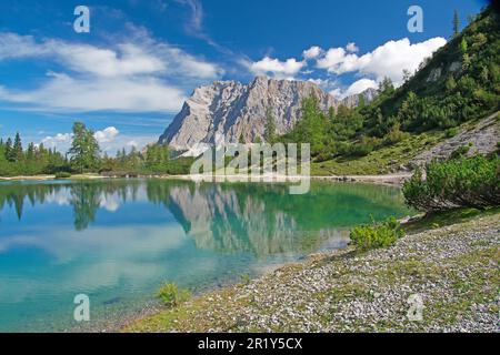 Wetterstein (Wetterwandeck) e Zugspitze visto da Seebensee (Lago di Seeben). Tirolo, Austria Foto Stock