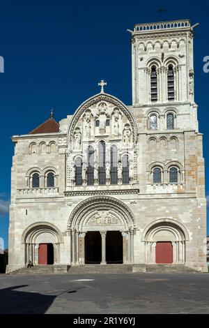 Vezelay . La facciata della Basilica di Santa Maria Maddalena . Patrimonio mondiale dell'UNESCO. Via Lemovicensis . Yonne . Bourgogne Franche Comte. Francia Foto Stock