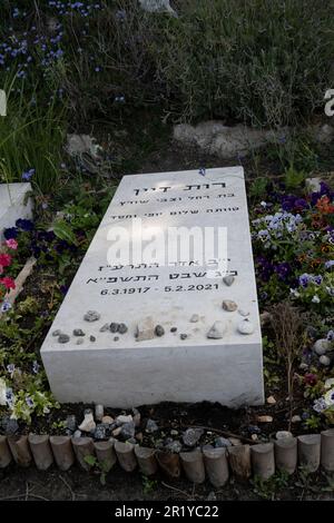 Tomba di Ruth Dayan Nahalal Cemetery di Ruth Dayan (רות דיין, 6 marzo 1917 – 5 febbraio 2021) è stato un Foto Stock