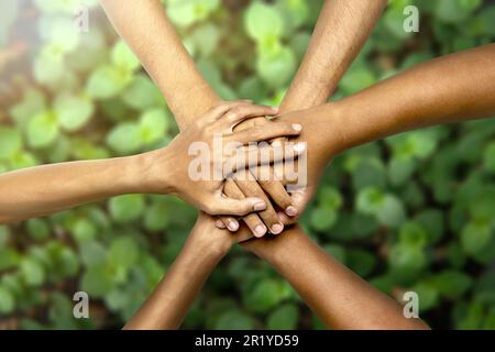 Il gesto della mano di amicizia. Concetto di giornata internazionale dell'amicizia Foto Stock