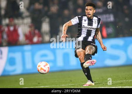 Salonicco, Grecia. 14th maggio, 2023. Douglas Augusto, giocatore di PAOK, in azione durante una partita di calcio della Superleague Playoff tra il PAOK FC e l'Olympiacos FC. (Credit Image: © Giannis Papanikos/ZUMA Press Wire) SOLO PER USO EDITORIALE! Non per USO commerciale! Foto Stock