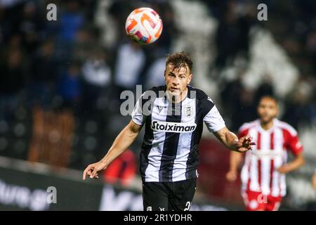 Salonicco, Grecia. 14th maggio, 2023. Stefan Schwab, giocatore di PAOK, in azione durante una partita di calcio della Superleague Playoff tra PAOK FC e Olympiacos FC. (Credit Image: © Giannis Papanikos/ZUMA Press Wire) SOLO PER USO EDITORIALE! Non per USO commerciale! Foto Stock