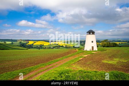 Mulino a vento Devon su campi e fattorie di un drone, Torquay, Devon, Inghilterra Foto Stock