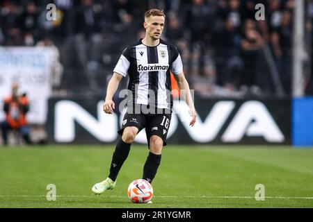 Salonicco, Grecia. 14th maggio, 2023. Tomasz Kedziora, giocatore di PAOK, in azione durante una partita di calcio della Superleague Playoff tra PAOK FC e Olympiacos FC. (Credit Image: © Giannis Papanikos/ZUMA Press Wire) SOLO PER USO EDITORIALE! Non per USO commerciale! Foto Stock