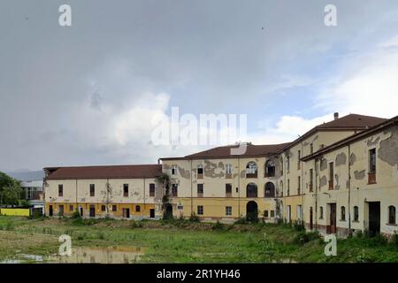 Palazzi storici di Caserma Montelungo nella città bergamasca, antico insediamento militare, Lombardia, Italia Foto Stock