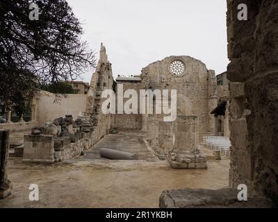 Chiesa di San Giovanni, nel seminterrato si trovano le cripte, le famose Catacombe di S. Giovanni (Chiesa di San Giovanni alle Catacombe), Siracusa, Sicilia Foto Stock
