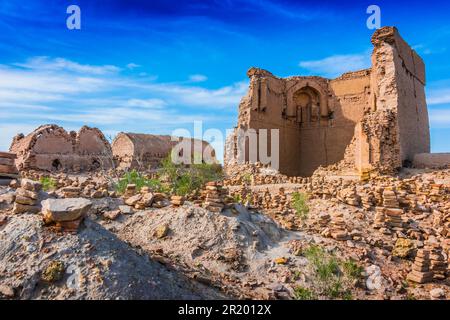 Storico necropoli Mizdakhan intorno alla città di Nukus in Uzbekistan Foto Stock