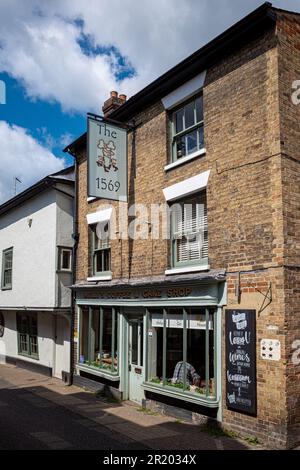 Mollys Coffee & Cake Shop. Saffron Walden Coffee Shop - Un pittoresco caffè nella città mercato dell'Anglia Orientale di Saffron Walden Foto Stock