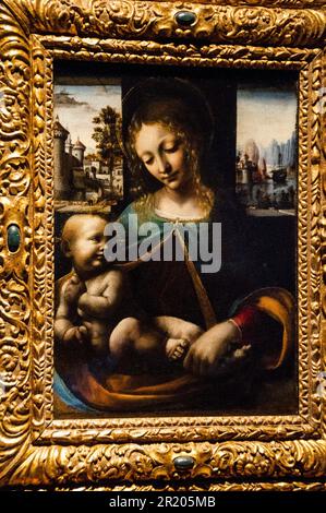 La pittura di Maria Vergine e Gesù Bambino all'interno del museo Pinacoteca del Castlello Sforezesco al Castello Sforzesco di Milano. Foto Stock