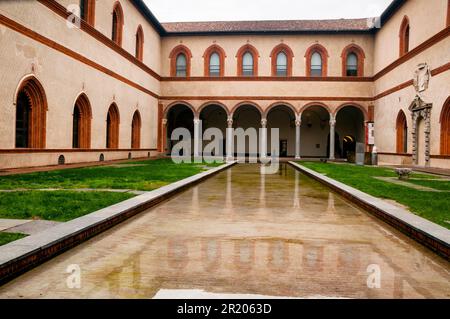 Cortile Ducale Castello Sforzesco a Milano. Foto Stock