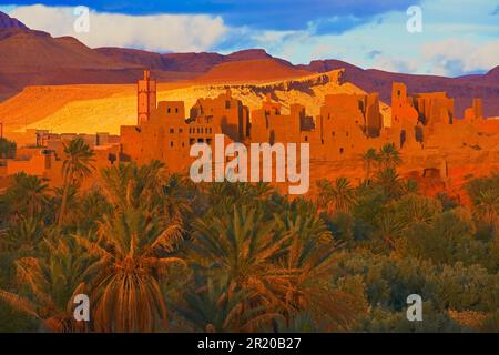 Tinerhir, Tineghir, Tinghi, Valle di Todra, Gola di Todra, Oasi, Paesaggio, Vecchia Kasbah, Nord Africa, Marocco Foto Stock
