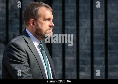 Londra, Regno Unito. 16th maggio, 2023. Jonathan Gullis, MP per Stoke-on-Trent. I membri della commissione 1922 e altri che potrebbero aver partecipato alle riunioni escono da Downing Street a Westminster questa mattina. Il Comitato del 1922 è un comitato di influenti deputati conservatori che si riunisce settimanalmente quando i Comuni sono in seduta. Credit: Imageplotter/Alamy Live News Foto Stock