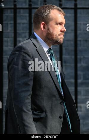 Londra, Regno Unito. 16th maggio, 2023. Jonathan Gullis, MP per Stoke-on-Trent. I membri della commissione 1922 e altri che potrebbero aver partecipato alle riunioni escono da Downing Street a Westminster questa mattina. Il Comitato del 1922 è un comitato di influenti deputati conservatori che si riunisce settimanalmente quando i Comuni sono in seduta. Credit: Imageplotter/Alamy Live News Foto Stock