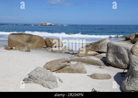 Vista sulla spiaggia di Clifton vicino a Città del Capo in Sud Africa Foto Stock