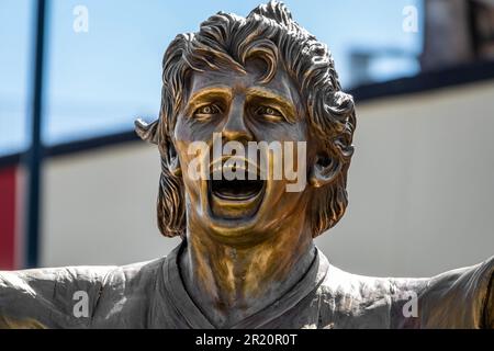 15 maggio 2023 Vicenza, Italia: Particolare della statua in bronzo disegnata da Domenico Sepe dedicata a Paolo Rossi, campione del mondo FIFA 1982 Foto Stock