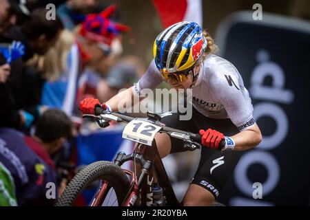 Laura Stigger d'Austria in azione durante la gara di fondo della Mountain Bike World Cup Cross-Country XCO evento che si tiene a nove Mesto na Morave, Foto Stock