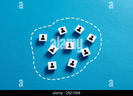 Formazione della squadra. Organizzare i dipendenti e riunire le persone in un unico team. Persone con interessi comuni. Unità e personale. Foto Stock