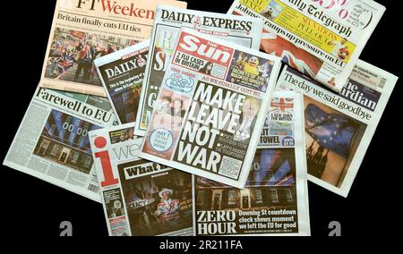 Fotografia di vari giornali britannici che riportano la Brexit . Il giornale Sun riporta anche i primi due casi confermati di Covid-19 in Gran Bretagna. Foto Stock