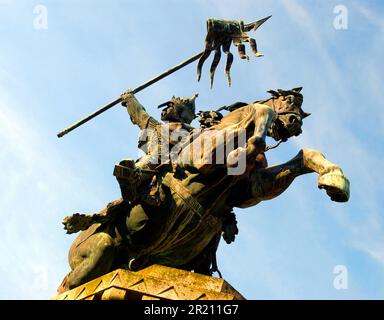 Fotografia della statua di Guglielmo il Conquistatore a Falaise, situata nel suo luogo di nascita. Foto Stock