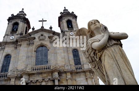 Fotografia che mostra l'esterno del Santuario di nostra Signora di Sameiro, un santuario e santuario mariano situato a Espinho, nei dintorni della città di Braga, Portogallo Foto Stock