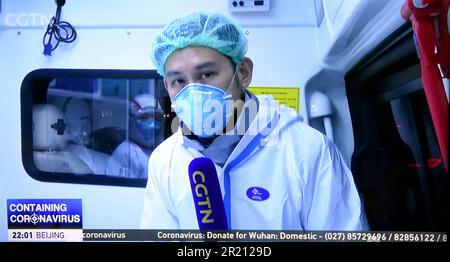 Uno screengrab da una trasmissione di notizie su CGTN, rete globale della televisione della Cina, fra la pandemia di coronavirus di COVID-19. Foto Stock