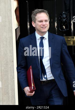 Fotografia di Grant Shapps, Segretario di Stato per i Trasporti, che arriva fuori dal numero 10 di Downing Street, Londra prima di una riunione del gabinetto. Foto Stock