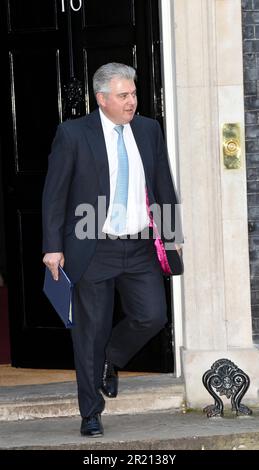 Fotografia di Brandon Lewis, Ministro della sicurezza e Vice per l'uscita dall'UE e la preparazione al No Deal, lasciando il numero 10 di Downing Street, Londra a seguito di una riunione del gabinetto. Foto Stock