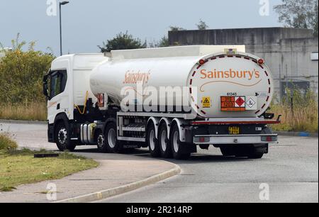 Le petroliere hanno parcheggiato al Navigator Terminal Thames, West Thurrock, Essex, mentre la crisi del carburante nel Regno Unito è peggiorata a causa della carenza di conducenti di veicoli pesanti causata dalla pandemia del coronavirus e dalla Brexit. Settembre, 2021. Foto Stock