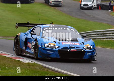 Patric Niederhauser - Sainteloc Junior Team - alla guida di Audi R8 LMS evo II GT3 numero 25 nel 2023 GT World Challenge Europe Sprint Cup a Brands Hat Foto Stock