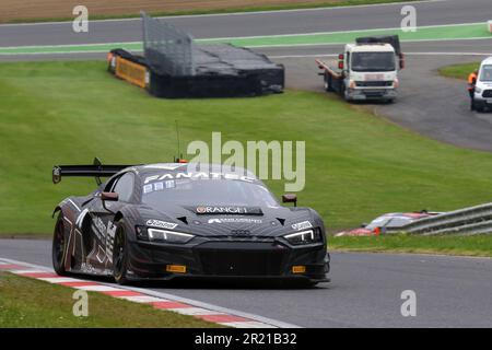 Lorenzo Patrese - Tresor Attempto Racing - alla guida dell'Audi R8 LMS evo II GT3 numero 99 nel 2023 GT World Challenge Europe Sprint Cup a Brands Hatch Foto Stock