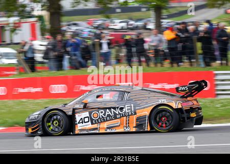 Mattia Drudi - Tresor Orange 1 - alla guida di Audi R8 LMS evo II GT3 numero 40 nel 2023 GT World Challenge Europe Sprint Cup a Brands Hatch nel maggio 202 Foto Stock