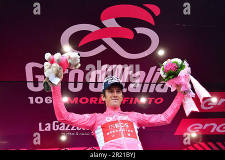 Viareggio, Italia. 16th maggio, 2023. Viareggio, Viareggio, Italia, 16 maggio 2023, Thomas Geraint - Maglia Rosa durante la 10 tappa - Scandiano - Viareggio - giro d'Italia Credit: Live Media Publishing Group/Alamy Live News Foto Stock