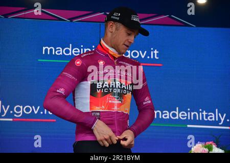 Viareggio, Italia. 16th maggio, 2023. Viareggio, Viareggio, Italia, 16 maggio 2023, Jonathan Milano - Maglia Ciclamino durante la 10 tappa - Scandiano - Viareggio - giro d'Italia Credit: Live Media Publishing Group/Alamy Live News Foto Stock