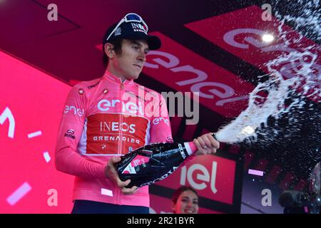 Viareggio, Italia. 16th maggio, 2023. Viareggio, Viareggio, Italia, 16 maggio 2023, Thomas Geraint - Maglia Rosa durante la 10 tappa - Scandiano - Viareggio - giro d'Italia Credit: Live Media Publishing Group/Alamy Live News Foto Stock