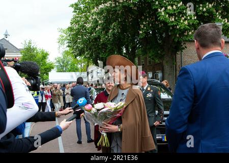 Nuenen, Niederlande. 16th maggio, 2023. La regina Maxima dei Paesi Bassi parte dal Van Gogh Village Museum di Nuenen, il 16 maggio 2023, dopo aver aperto il museo ristrutturato. Van Gogh visse a Nuenen tra dicembre 1883 e novembre 1885 e dipinse circa un quarto della sua opera. Credito: Albert Nieboer/Netherlands OUT/Point de Vue OUT/dpa/Alamy Live News Foto Stock