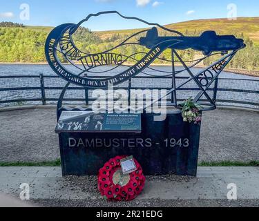 Bamford, Regno Unito. 16th maggio, 2023. Il memoriale dei Dambusters alla diga di Derwent in occasione del 80th° anniversario dei Dambusters. Il 16th maggio 2023 segna il 80th° anniversario del più famoso raid aereo singolo della seconda guerra mondiale, “operazione castise”, meglio noto come RAID Dambusters; Derwent Dam, Bamford, Regno Unito, 16th maggio 2023 (Foto di Mark Cosgrove/News Images) a Bamford, Regno Unito il 5/16/2023. (Foto di Mark Cosgrove/News Images/Sipa USA) Credit: Sipa USA/Alamy Live News Foto Stock