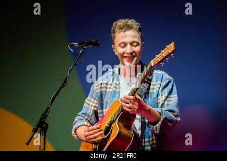 Berlino, Germania. 16th maggio, 2023. Joris, cantante-cantautore, suona alla cerimonia tedesca del Kita Award. Credit: Christoph Soeder/dpa/Alamy Live News Foto Stock