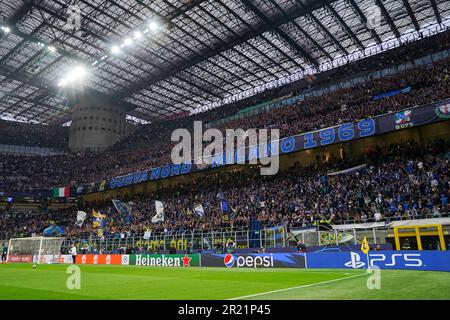 Milano, Italia. 16th maggio, 2023. Milano, 16th 2023 maggio: Curva Nord dei tifosi Inter durante la Semifinale di UEFA Champions League tra Inter e Milano allo Stadio San Siro di Milano. (Daniela Porcelli/SPP) Credit: SPP Sport Press Photo. /Alamy Live News Foto Stock
