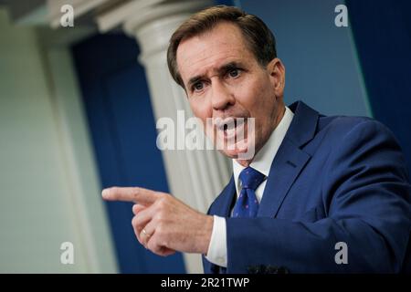 Washington, Stati Uniti. 16th maggio, 2023. Il Coordinatore della NSC per le comunicazioni strategiche John Kirby parla durante il briefing quotidiano alla Casa Bianca il 16 maggio 2023 a Washington, DC Kirby ha fornito aggiornamenti sul programma dei Presidenti per il suo prossimo viaggio in Giappone per gli incontri con il G7. (Foto di Samuel Corum/Sipa USA) Credit: Sipa USA/Alamy Live News Foto Stock