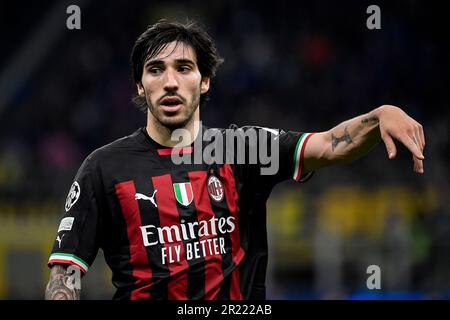 Milano, Italia. 16th maggio, 2023. Sandro tonali di AC Milan si è fatto un gesto durante la partita di calcio della UEFA Champions League tra FC Internazionale e AC Milan allo stadio San Siro di Milano, 16th 2023 maggio. Credit: Insidefoto di andrea staccioli/Alamy Live News Foto Stock