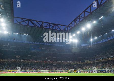Milano, Italia. 16th maggio, 2023. Milano, 16th 2023 maggio: Più di 75'000 tifosi durante la partita di calcio della UEFA Champions League Semifinal tra Inter e Milano allo Stadio San Siro di Milano. (Daniela Porcelli/SPP) Credit: SPP Sport Press Photo. /Alamy Live News Foto Stock