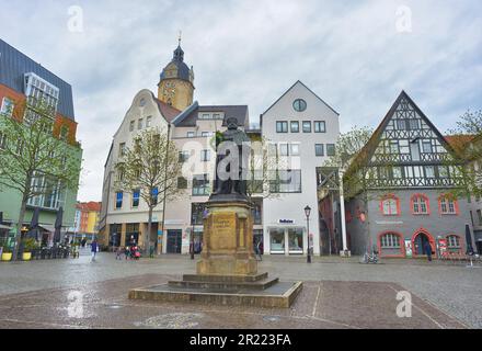 Jena, Germania, piazza del mercato e la statua di Johann Friedrich il magnanime Foto Stock