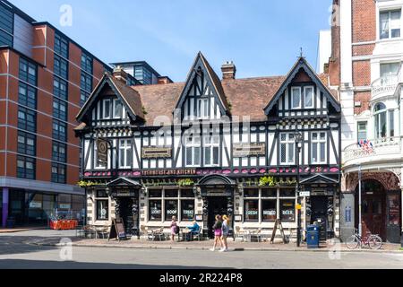 Brewhouse & Kitchen Pub, Guildhall Walk Portsmouth, Hampshire, Inghilterra, Regno Unito Foto Stock